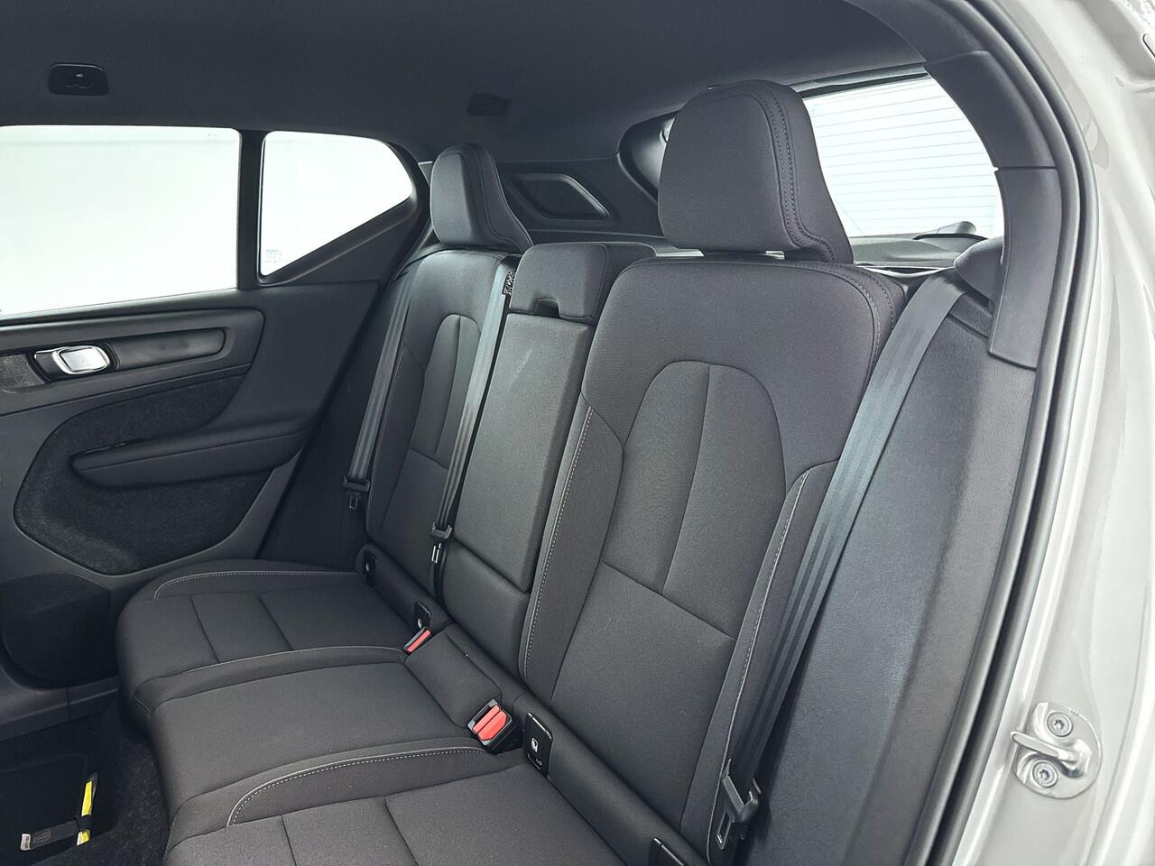 Volvo EX40 Single Motor Extended Range Plus 82 kWh | Stoel- en stuurverwarming | Getint glas