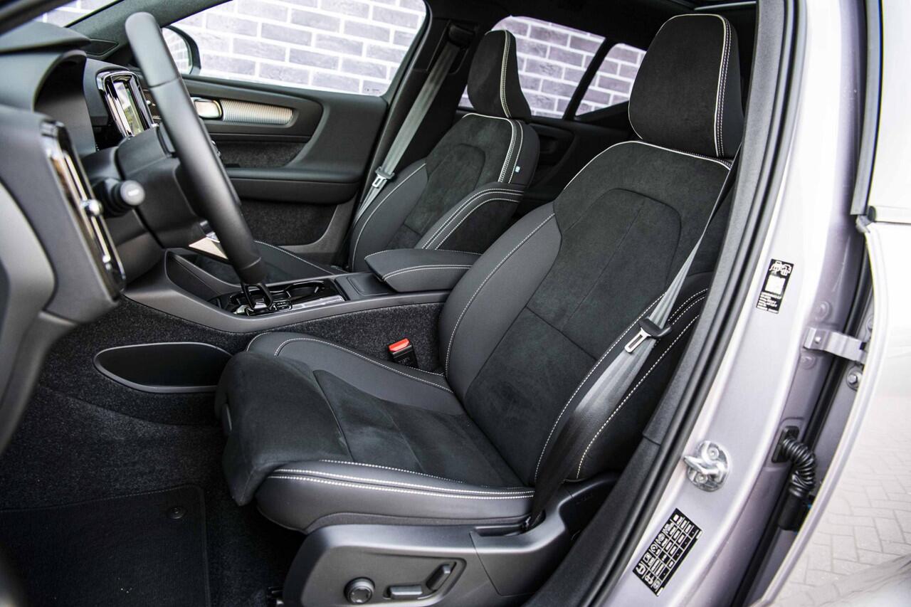 Volvo EX40 Single Motor Extended Range Ultra 82 kWh | Adaptieve Cruise Control | 22" Velgen | Black Pack | Trekhaak | Heico | Schuif/Kanteldak | Stoel + Stuurverwarming | Harman Kardon Audio | Extra Getint Glas Achter |