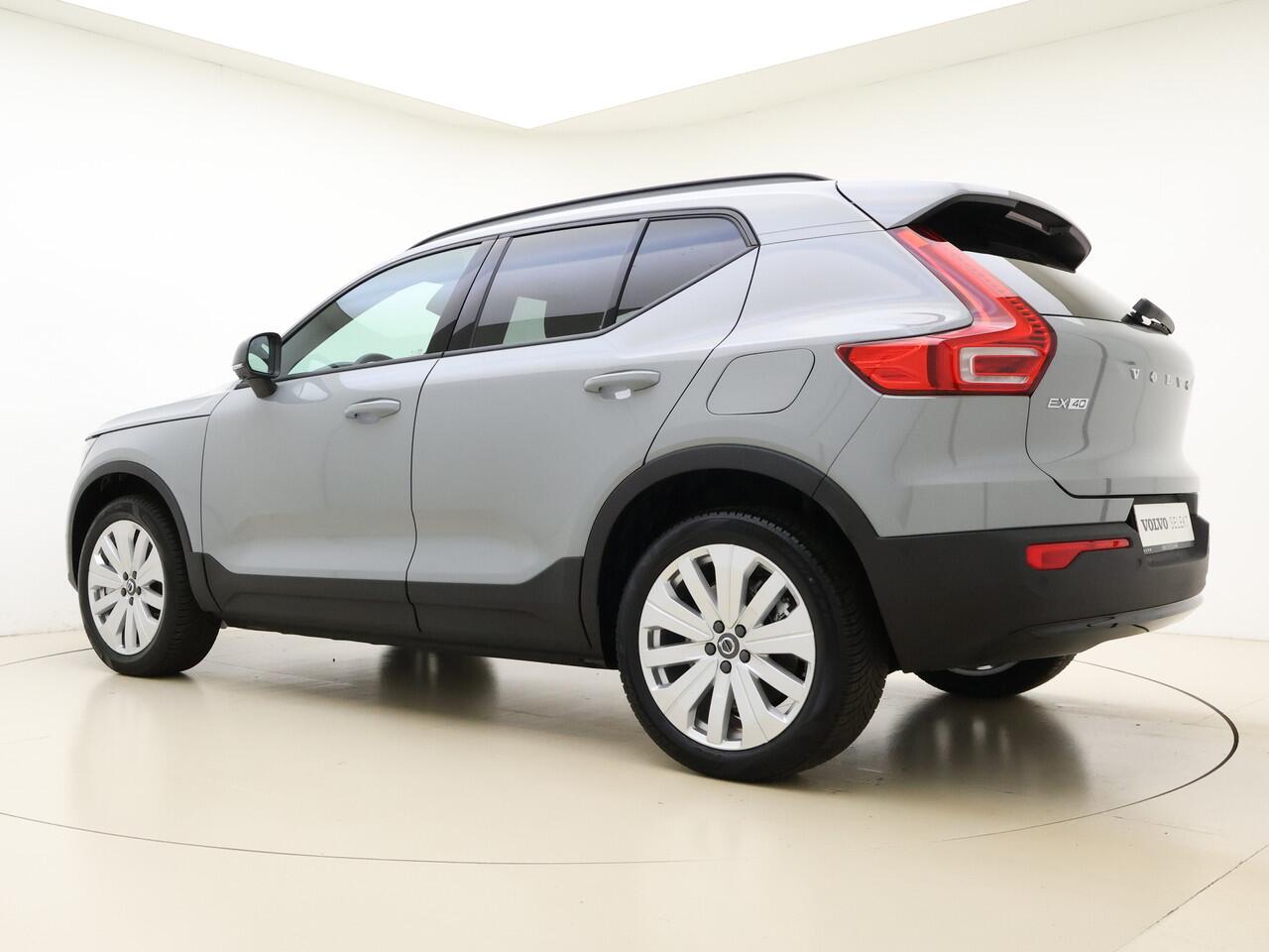 Volvo EX40 Extended Range Core / Adapt. Cruise / BLIS / 360 Camera / Stoel + Stuurw. verwarming / getint glas / 19'' Velgen /