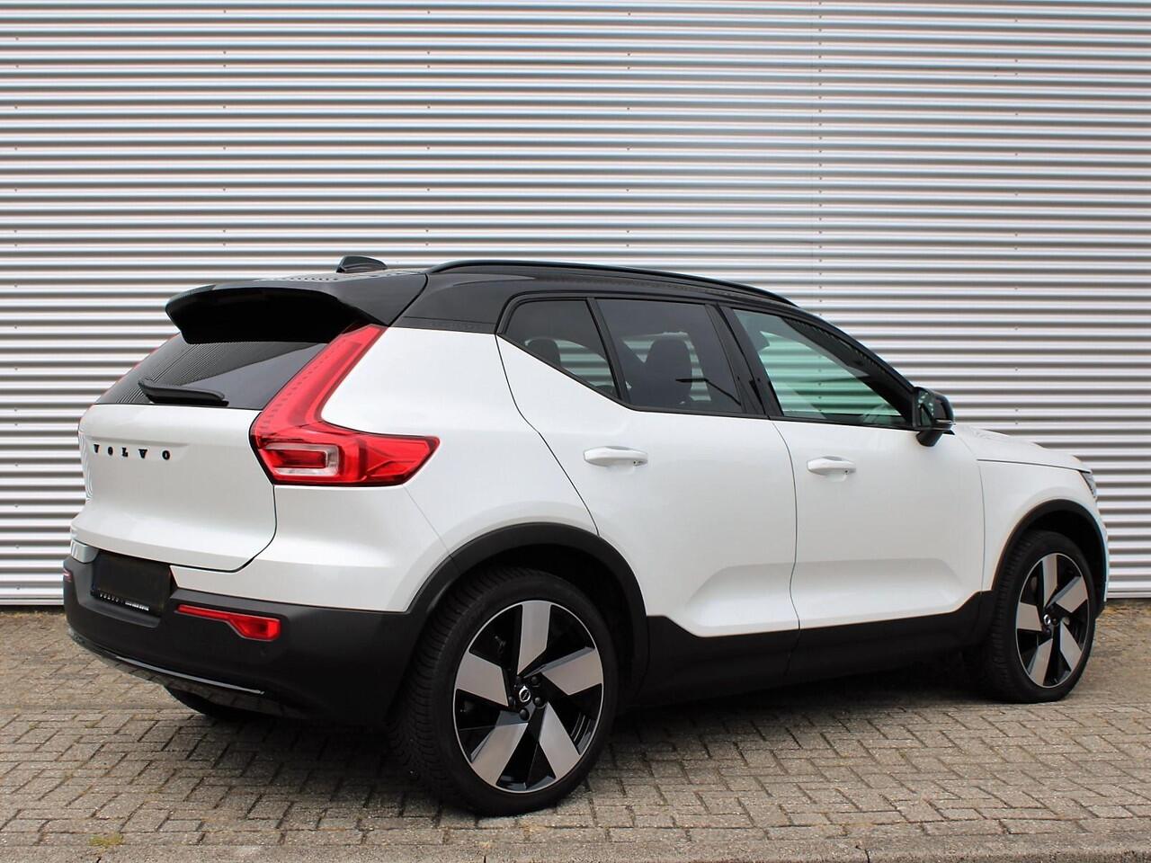 Volvo EX40 Single Motor Extended Range Ultra Automaat / Panoramadak / 20" velgen / 360* camera / Harman Kardon / Privacy Glass