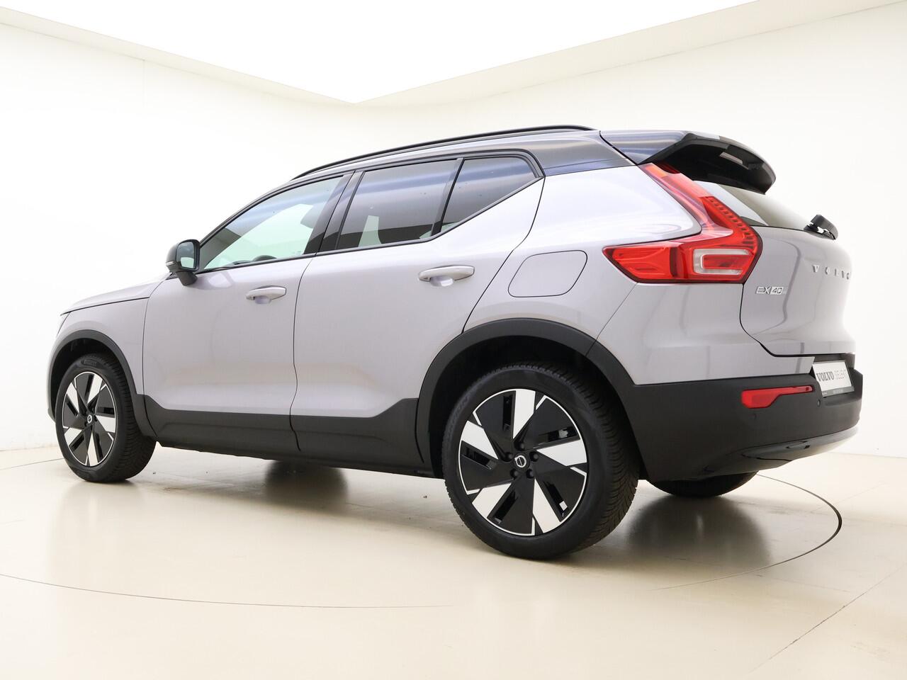 Volvo EX40 Extended Range Plus / Harman en Kardon audio / Stoel/- en stuurverwarming / Elektrische achterklep / Camera /