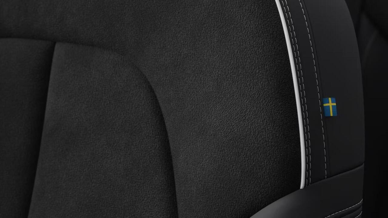 Volvo EX40 Single Motor Extended Range Business Ed. 82 kWh | Direct Leverbaar | Climate Pack | BLIS | Adaptieve Cruise Control | Harman Kardon Premium Sound | 360 Graden Camera |