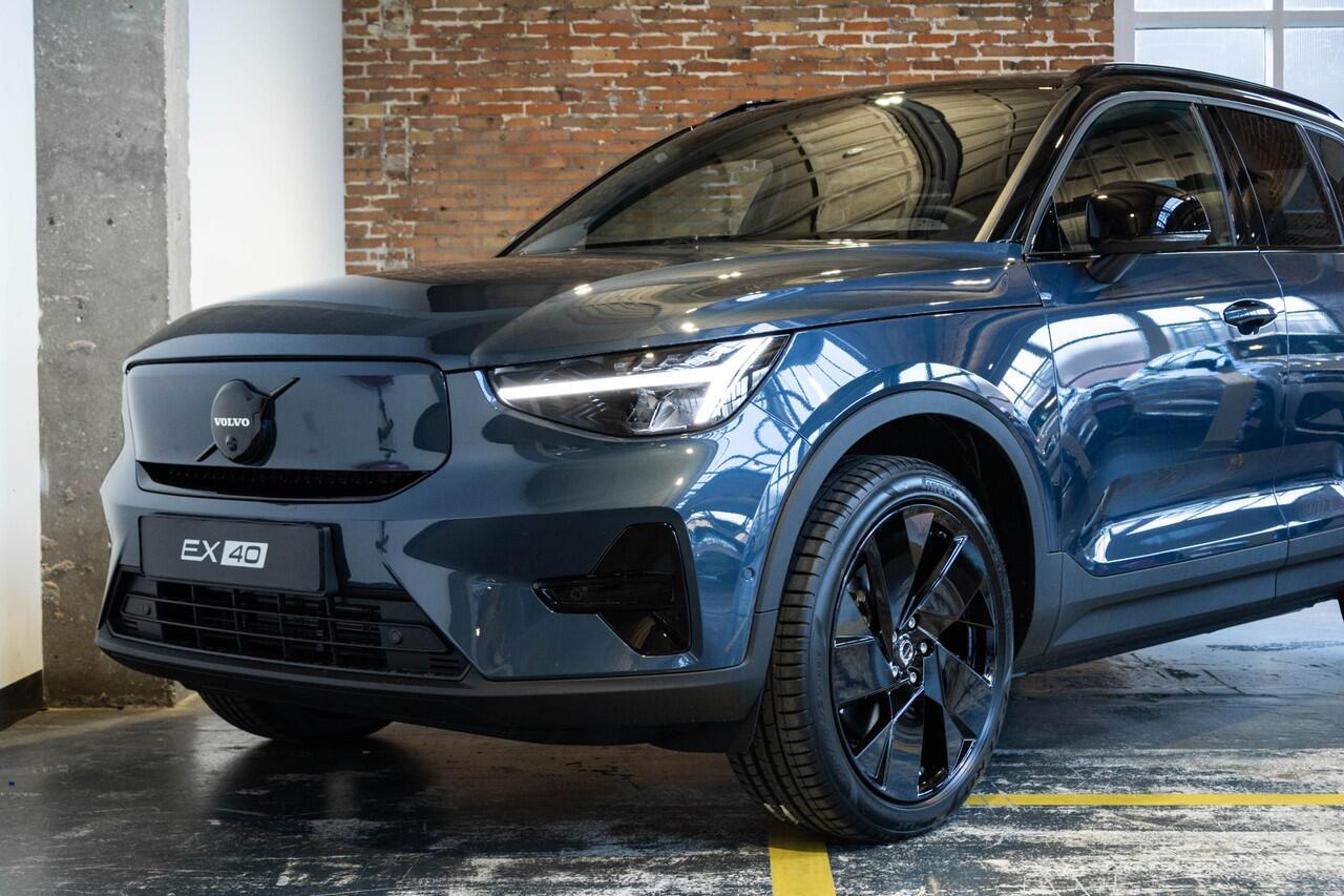 Volvo EX40 Single Motor Extended Range Ultra Black Edition | Verwacht Dec. 2025 | 20" Lichtmetalen Wielen | Elektrisch Verstelbare Voorstoelen | 360º Camera | Stoel/Stuurverwarming | Warmtepomp | Donkergetint Glas |
