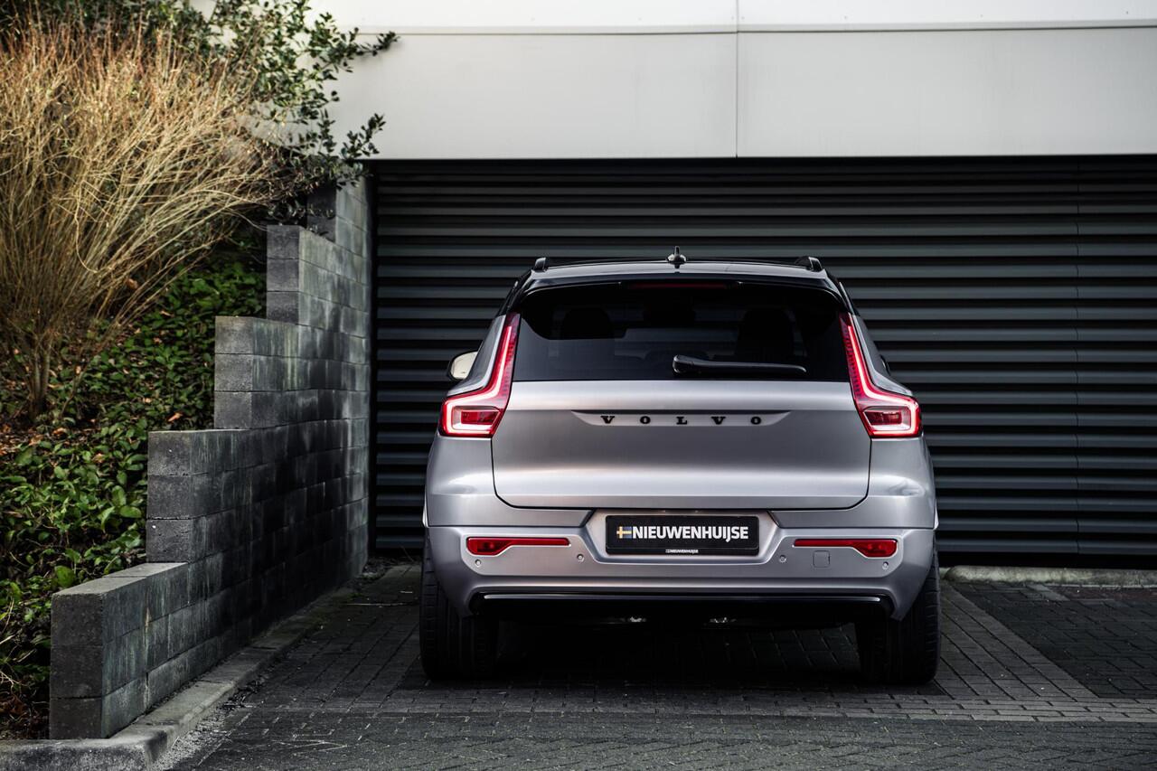 Volvo EX40 Single Motor Extended Range Ultra 82 kWh | Adaptieve Cruise Control | 22" Velgen | Black Pack | Trekhaak | Heico | Schuif/Kanteldak | Stoel + Stuurverwarming | Harman Kardon Audio | Extra Getint Glas Achter |