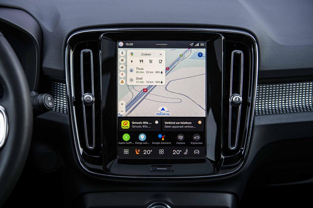 Volvo EX40 Single Motor Extended Range Ultra 82 kWh | Adaptieve Cruise Control | 22" Velgen | Black Pack | Trekhaak | Heico | Schuif/Kanteldak | Stoel + Stuurverwarming | Harman Kardon Audio | Extra Getint Glas Achter |