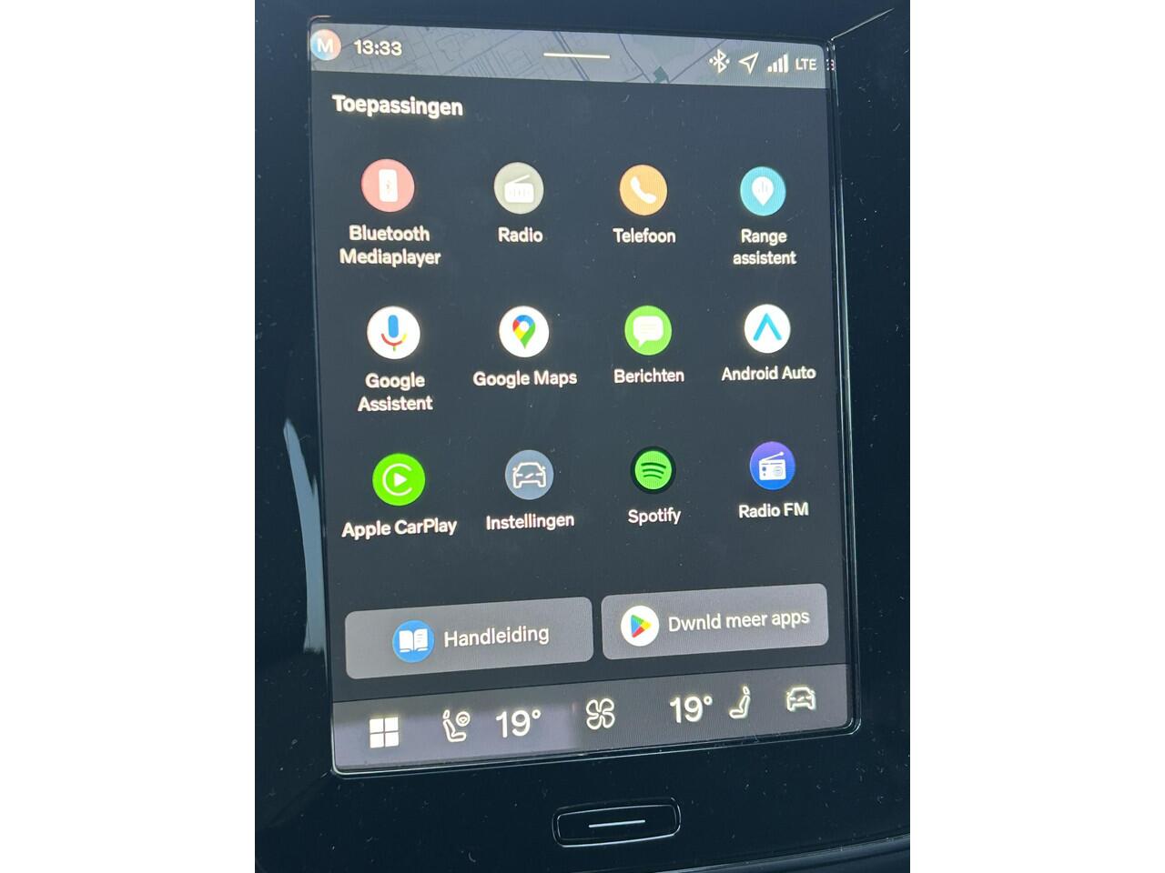 Volvo EX40 Single Motor Extended Range Plus Black Ed. 82 kWh / Harman Kardon / Stoel+Stuurverwarming / Adaptive Cruise / BLIS / Keyless /