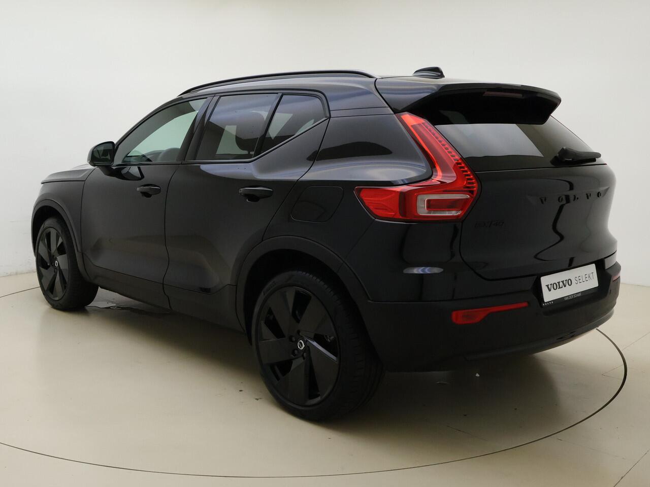 Volvo EX40 Extended Range Ultra Black Edition / Pixel Koplampen / 360 Camera / Nubuck / H&K Audio / 20'' / Stoel + Stuurw. Verwarming / Panoramadak / Elektr. Achterklep /