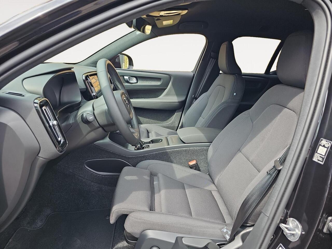 Volvo EX40 Single Motor Extended Range Plus Black Ed. 82 kWh | Extra getint glas | Keyless Entry | Harman/Kardon Audio | Stoelverwarming |