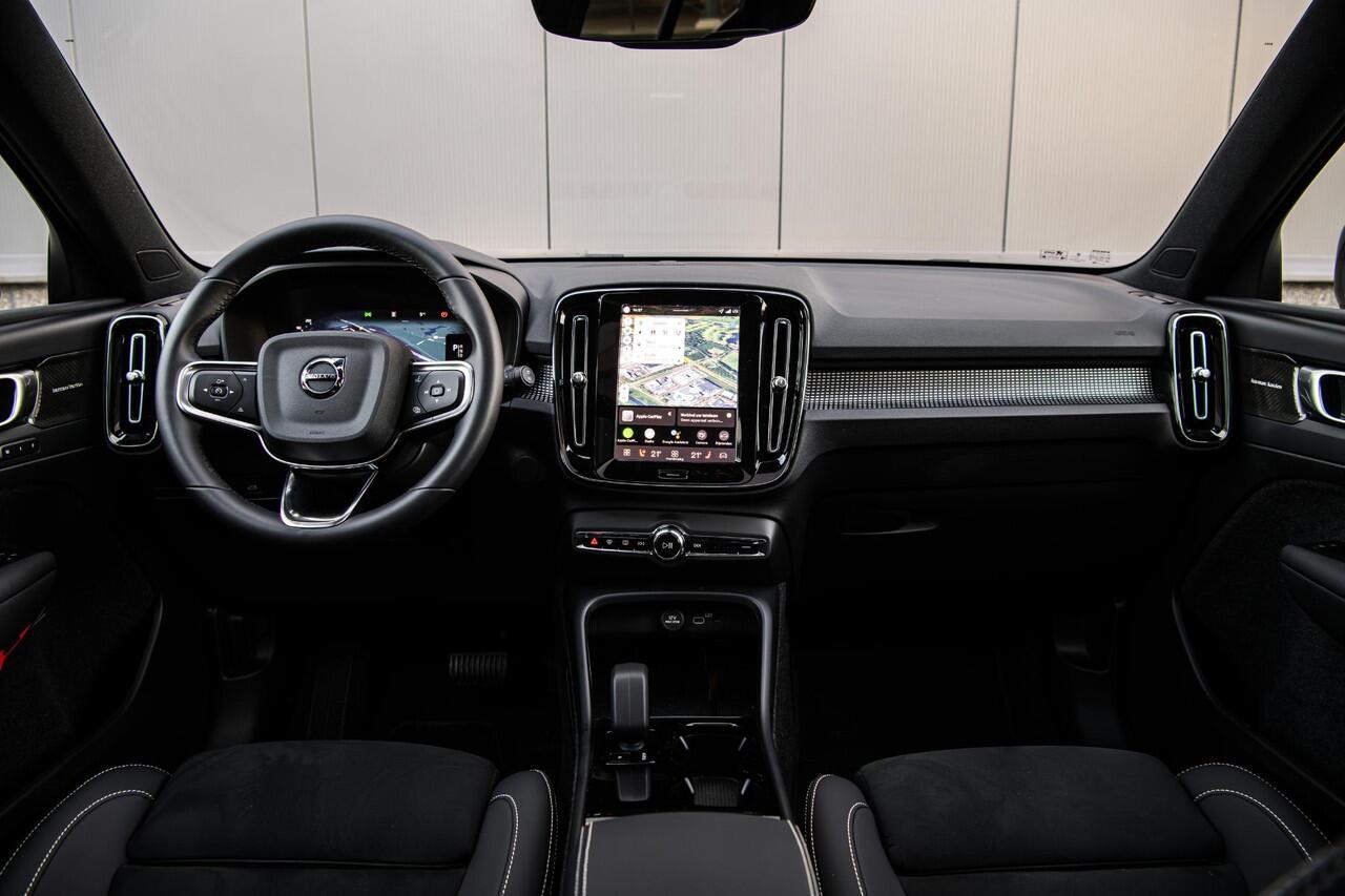 Volvo EX40 Single Motor Extended Range Ultra 82 kWh | Adaptieve Cruise Control | 22" Velgen | Black Pack | Trekhaak | Heico | Schuif/Kanteldak | Stoel + Stuurverwarming | Harman Kardon Audio | Extra Getint Glas Achter |