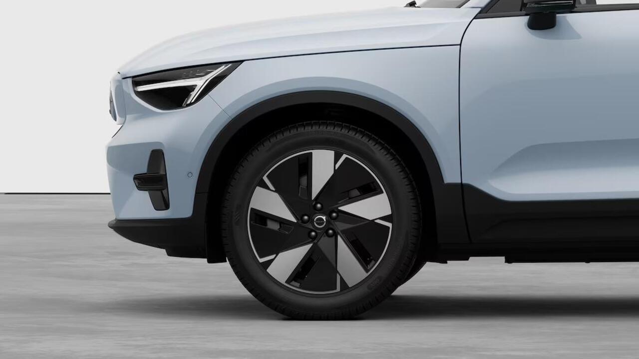 Volvo EX40 Single Motor Extended Range Plus 82 kWh | Direct Leverbaar | Harman Kardon Premium Sound | 360 Graden Camera | Climate Pack | Adaptieve Cruise Control | BLIS | Elektrische Kofferklep | Keyless |