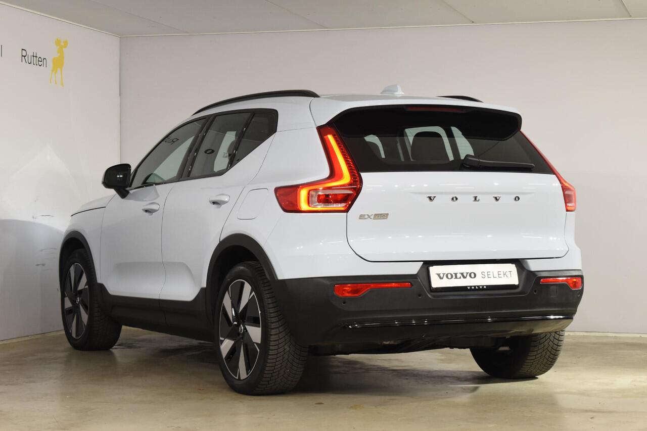 Volvo EX40 252PK Single Motor Extended Range Plus 82 kWh Navigatie / Camera / Adaptive Cruise control / Stuur & Stoelverwarming / Trekhaak / Elektr. achterklep / 19" LM Velgen