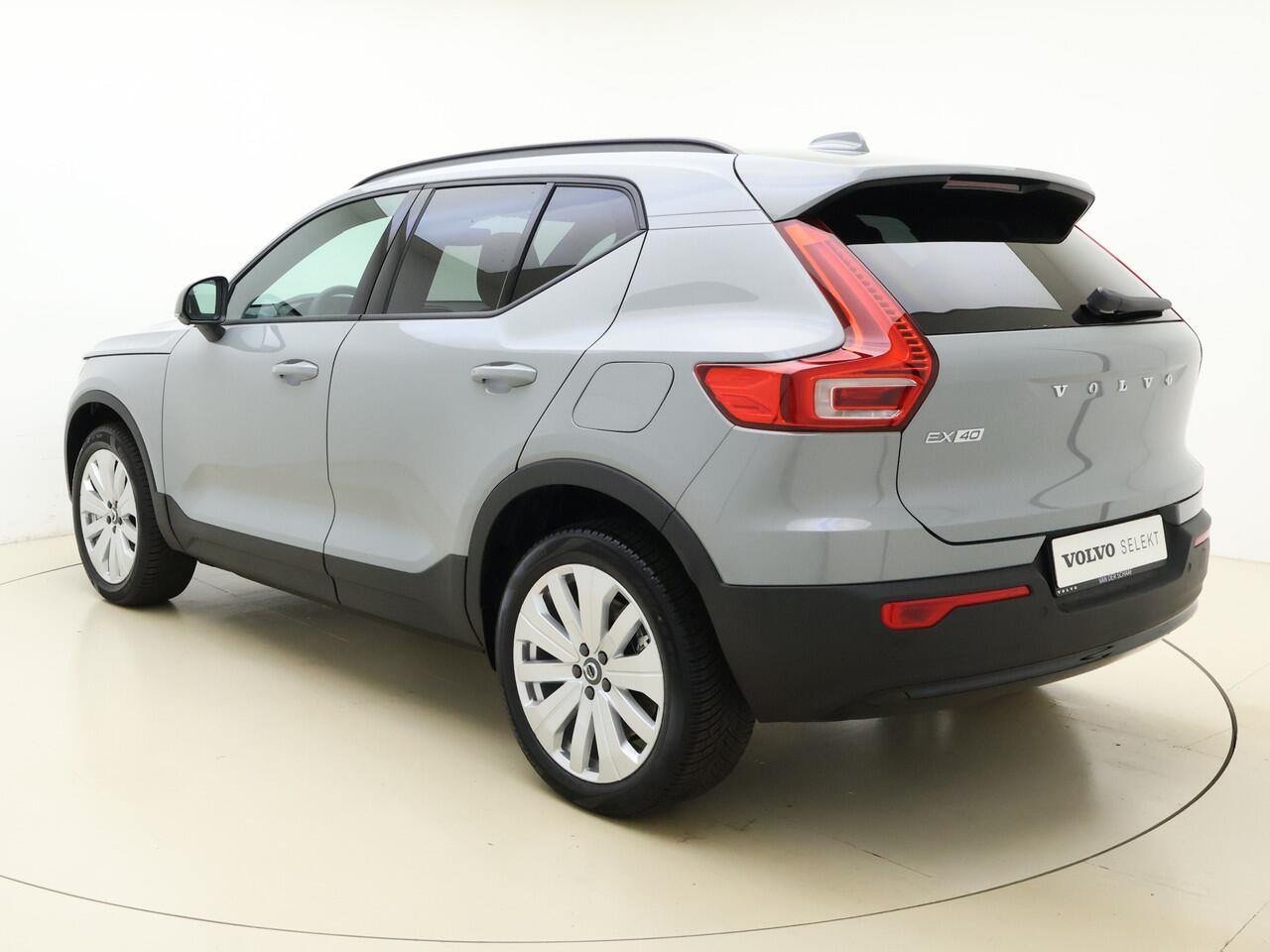 Volvo EX40 Extended Range Core / Adapt. Cruise / BLIS / 360 Camera / Stoel + Stuurw. verwarming / getint glas / 19'' Velgen /