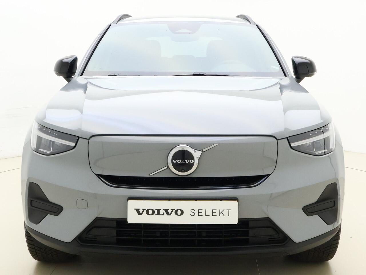 Volvo EX40 Extended Range Business Edition / Voorraadkorting ¤ 4800,- / Adapt. Cruise / BLIS / 360 Camera / Stoel + Stuurw. verwarming / getint glas / 19'' Velgen /