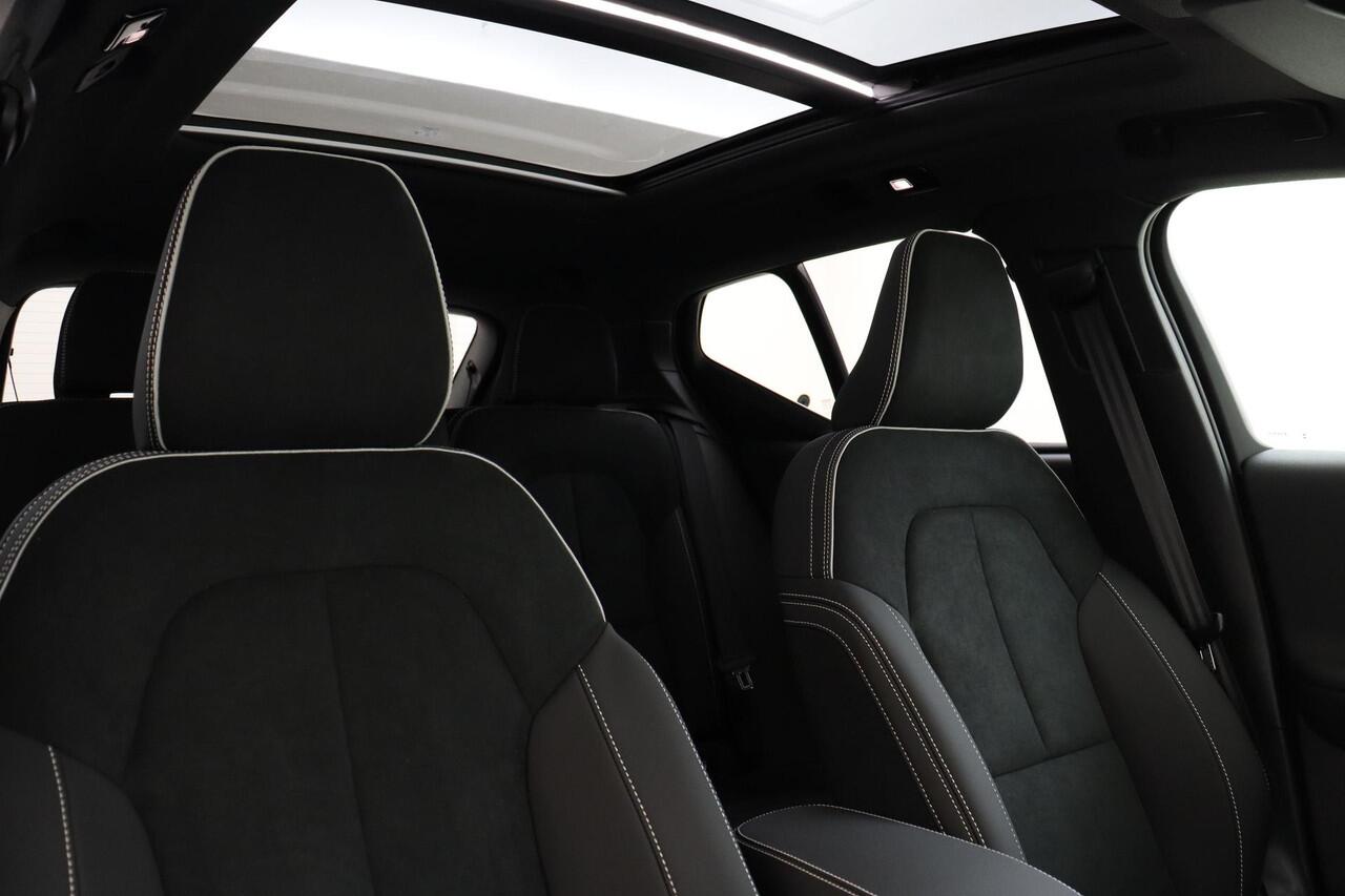 Volvo EX40 SINGLE MOTOR EXTENDED RANGE ULTRA BLACK ED. 82 kWh -PANO.DAK|HARMAN/KARDON|360°CAM|ADAP.LED|POWER-SEATS|20"