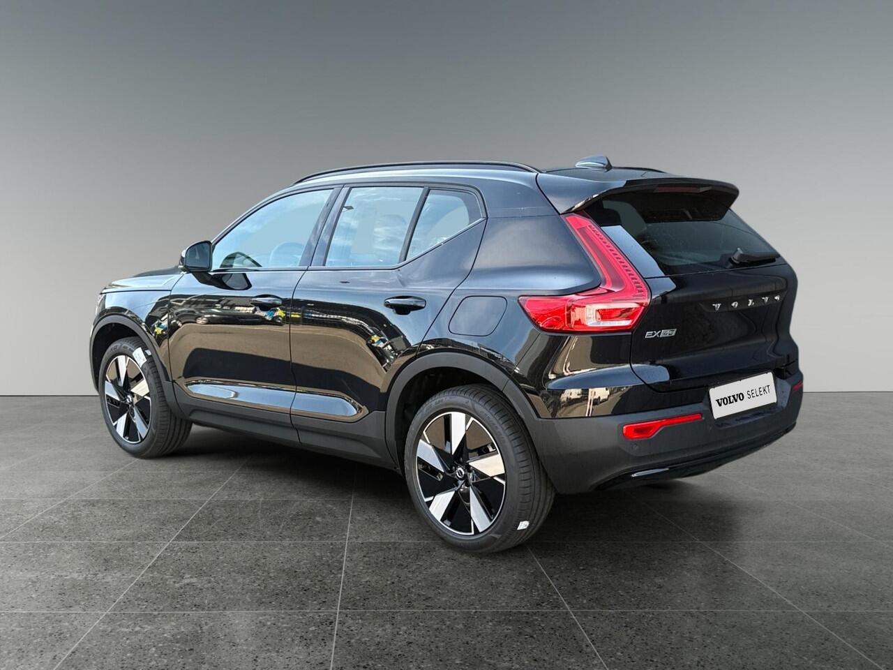 Volvo EX40 Single Motor Plus 70 kWh | Stoelverwarming | Pixel LED koplampen | Adaptive Cruise Control | Keyless Entry |