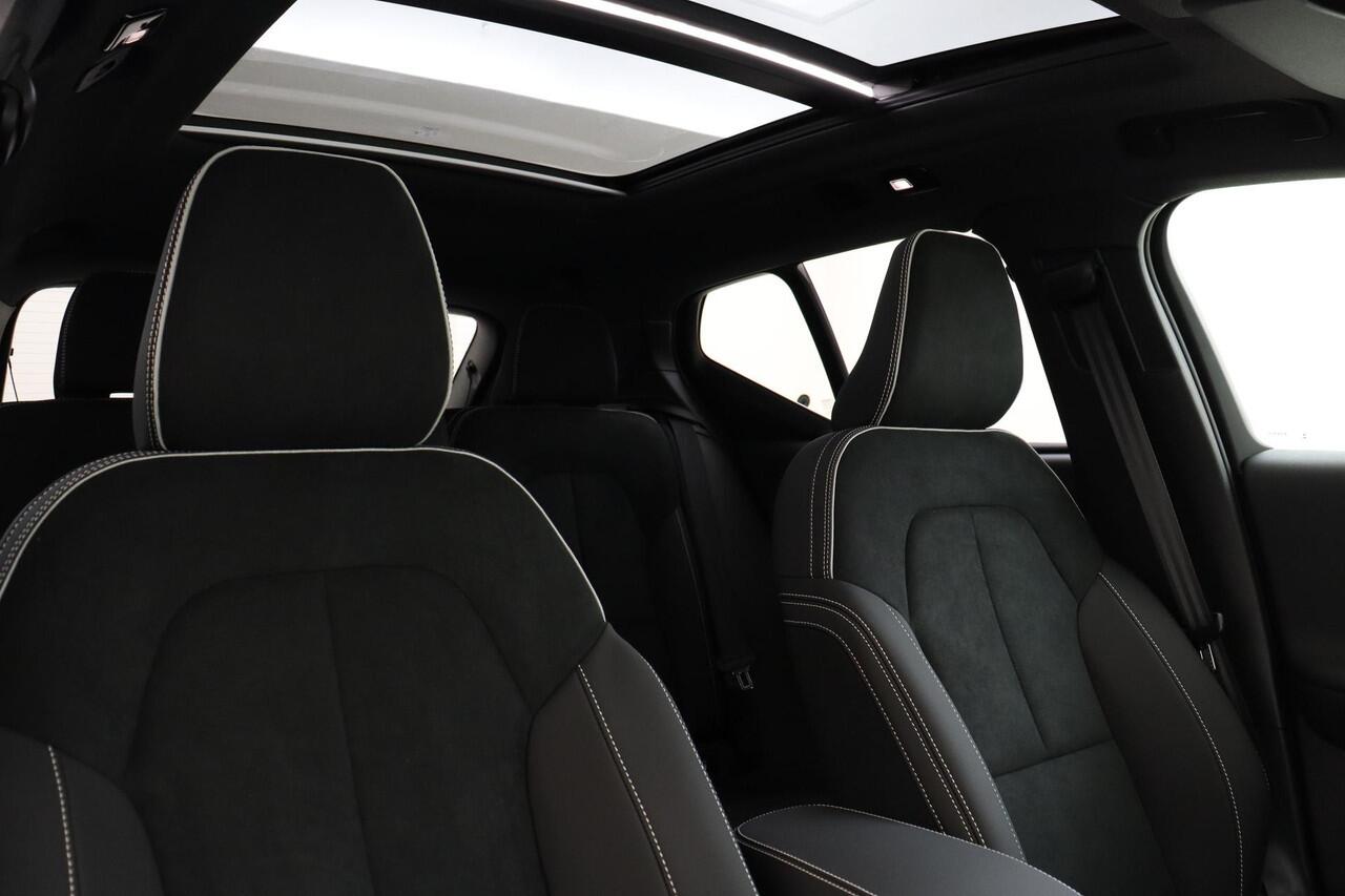 Volvo EX40 SINGLE MOTOR EXTENDED RANGE ULTRA BLACK ED. 82 kWh -PANO.DAK|HARMAN/KARDON|360°CAM|ADAP.LED|POWER-SEATS|20"