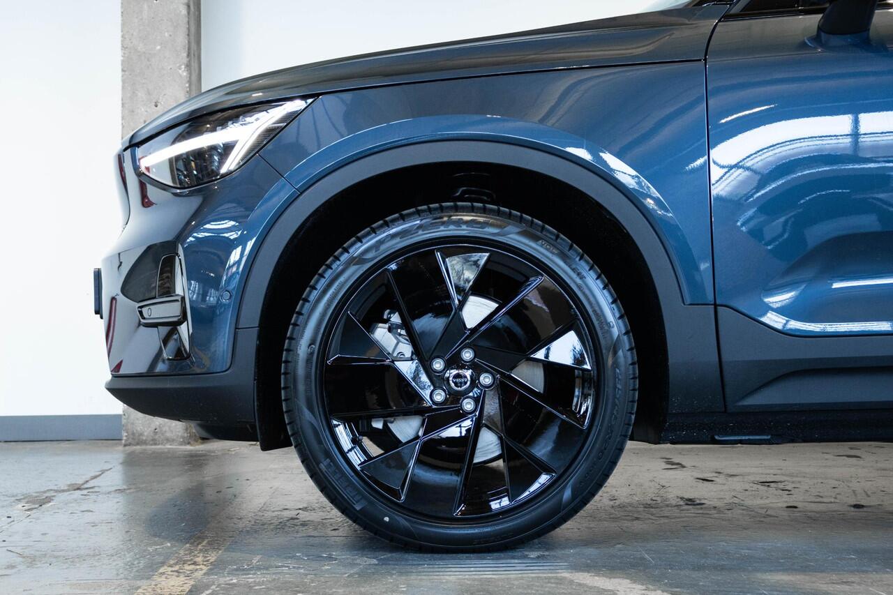 Volvo EX40 Single Motor Extended Range Ultra Black Edition | Verwacht Dec. 2025 | 20" Lichtmetalen Wielen | Elektrisch Verstelbare Voorstoelen | 360º Camera | Stoel/Stuurverwarming | Warmtepomp | Donkergetint Glas |