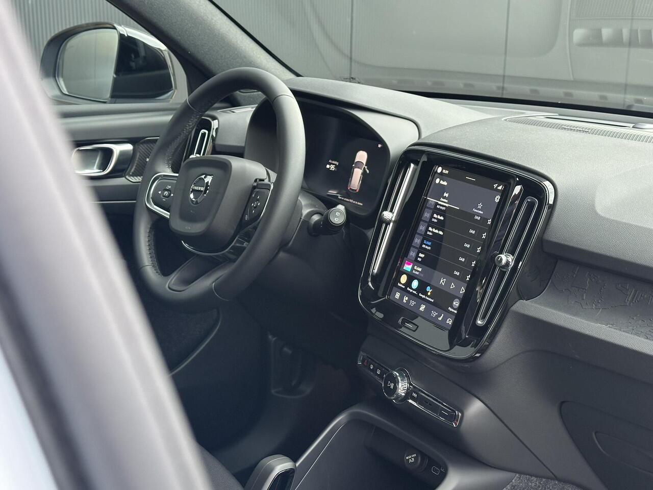 Volvo EX40 Single Motor Extended Range Plus 82 kWh climate line/ extra getint glas/ zwart dak/ all seasonbanden