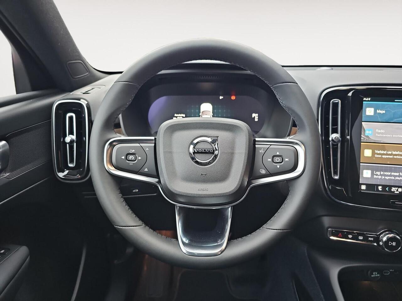 Volvo EX40 Single Motor Extended Range Plus 82 kWh | Stoelverwarming | Extra getint glas | Nubuck interieur | Achteruitrijcamera |