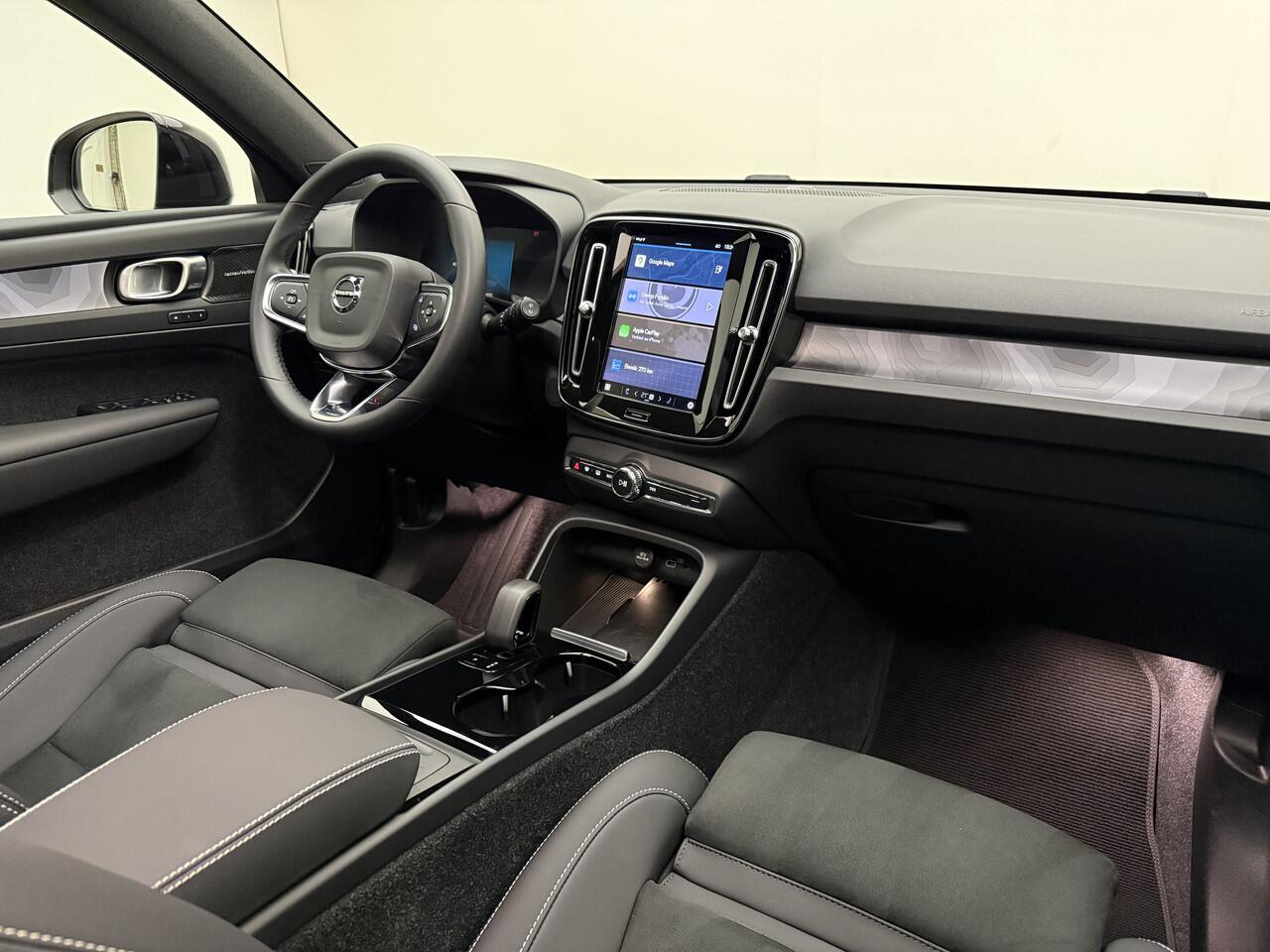 Volvo EX40 Extended Range Ultra Black Edition / Pixel Koplampen / 360 Camera / Nubuck / H&K Audio / 20'' / Stoel + Stuurw. Verwarming / Panoramadak / Elektr. Achterklep /