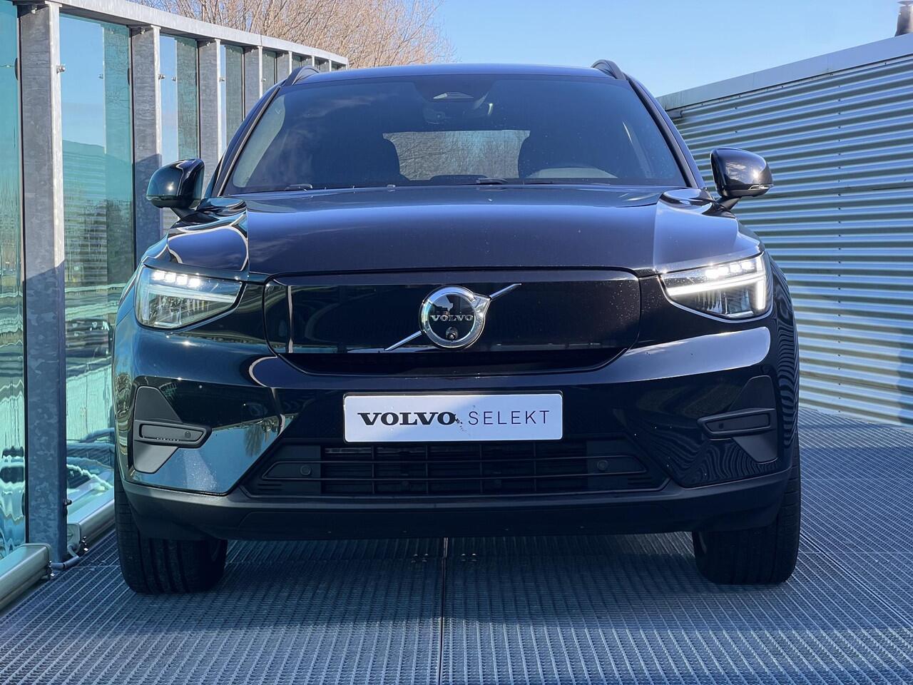 Volvo EX40 Single Motor Extended Range Business Ed. 82 kWh Parkeer camera, Verwarmde stoelen voor, Verwarmd stuurwiel, Extra getint glas, Trekhaak semi elektrisch