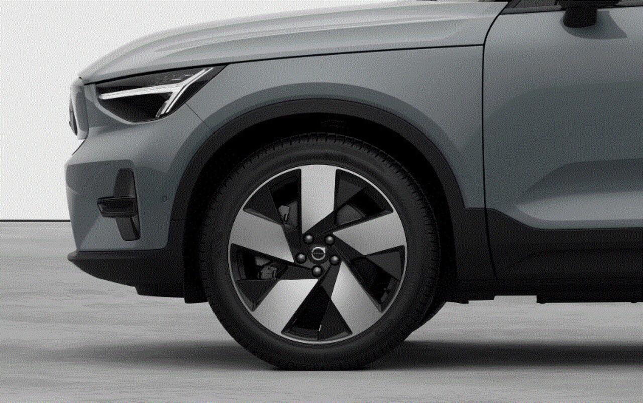 Volvo EX40 252PK Single Motor Extended Range 82 kWh Plus / Lounge pakket / Extra getint glas / Panoramadak / 360 camera / 20'' velgen / Zwart dak