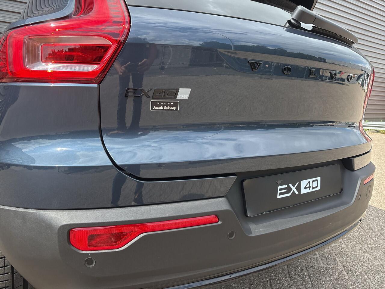 Volvo EX40 Extended Range Ultra Black Ed. 82 kWh / 20" Dark Velgen / Achterbank verwarmd / Donker getinte ramen /