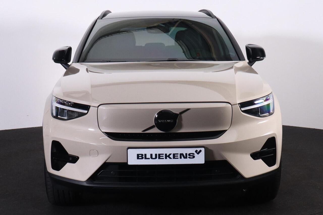 Volvo EX40 Single Motor Core 70 kWh - Parkeercamera achter - Parkeersensoren voor & achter - Luxe lederen bekleding - Cruise control - Zwart Dak - Apple Carplay - Elektr. inklapbare trekhaak - 21' LMV - Fiscale waarde ¤ 48.800,-