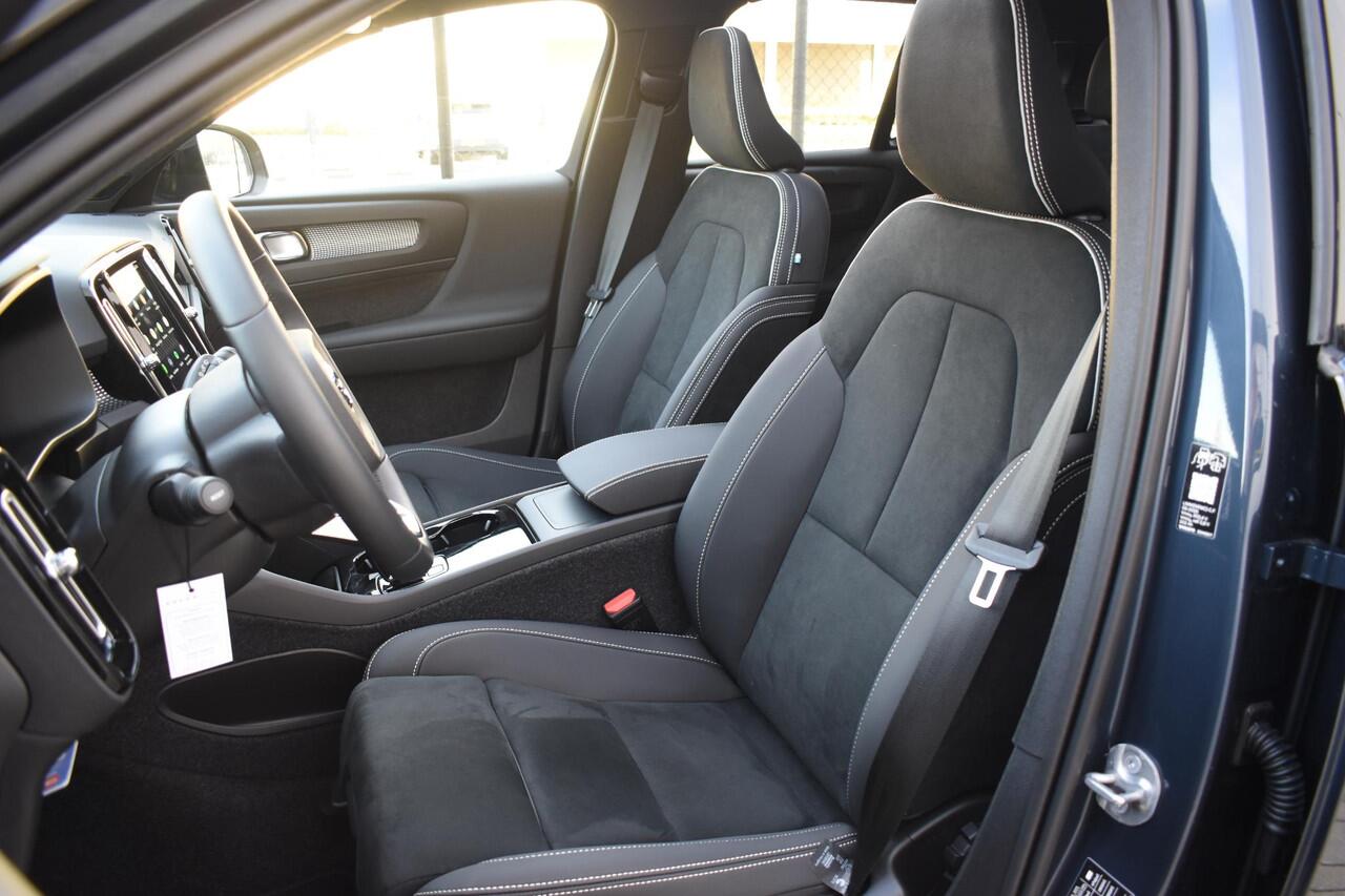 Volvo EX40 252PK Single Motor Extended Range 82 kWh Plus / Lounge Pakket / Extra getint glas / 360 Camera / 20'' velgen / Panoramadak / Zwart dak