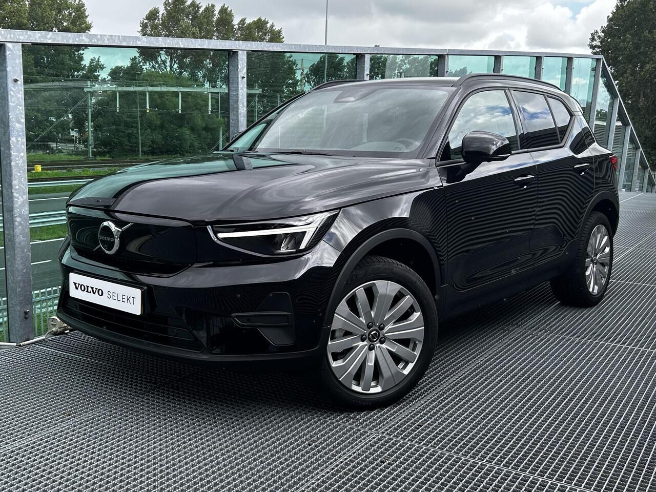 Volvo EX40 Single Motor Extended Range Business Ed. 82 kWh Parkeer camera, Verwarmde stoelen voor, Verwarmd stuurwiel, Extra getint glas, Trekhaak semi elektrisch