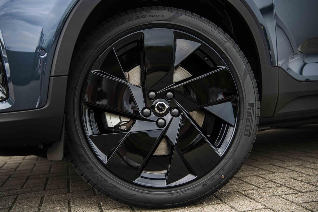 Volvo EX40 Single Motor Extended Range Ultra Black Editon | Europa | Harman Kardon audio | 20" | Schuif-/kanteldak | Getint Glas | Elektrische stoelverstelling | Nubuck bekleding | Adaptive Cruise Control | Dodehoekdetectie |