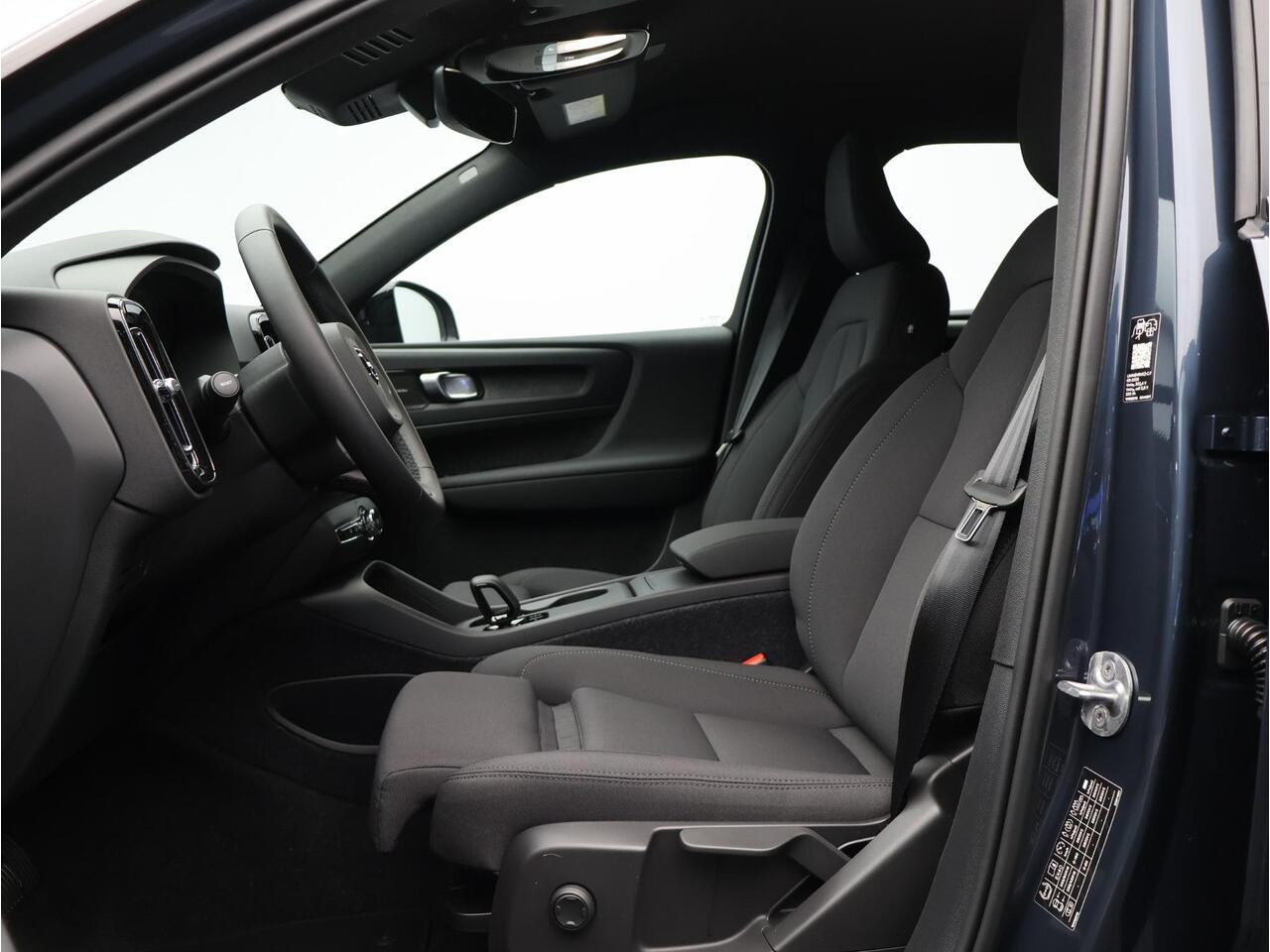 Volvo EX40 Single Motor Extended Range Plus 82 kWh / Harman Kardon / Stoel+Stuurverwarming / Adaptive Cruise / BLIS / Keyless /