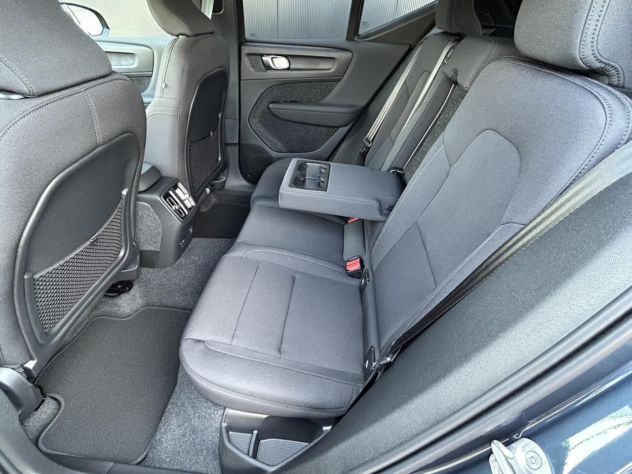 Volvo EX40 Single Motor Extended Range Plus 82 kWh Intellisafe climate line zwart dak All weather banden