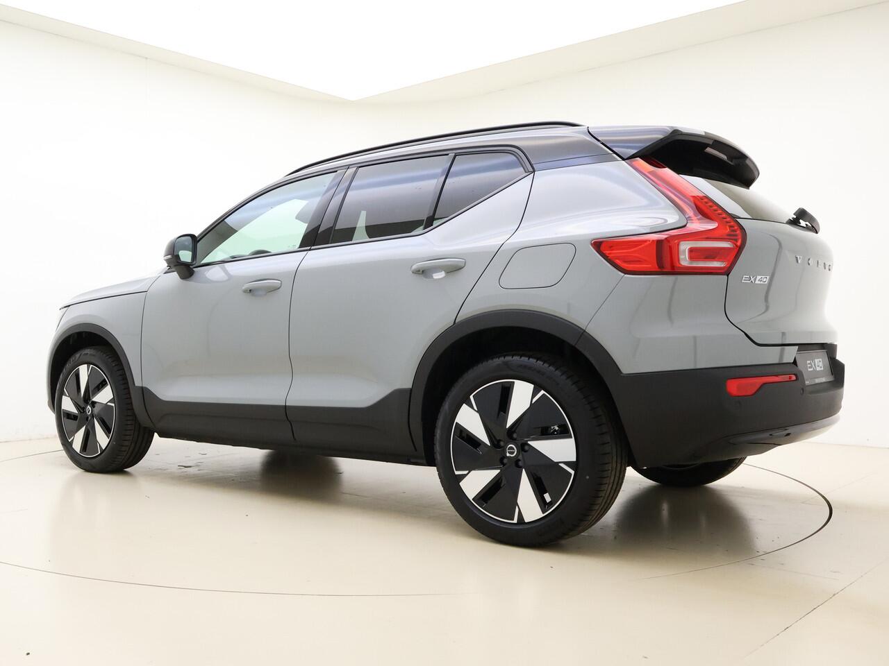 Volvo EX40 Extended Range Plus / Stoel /- en stuurverwarming / Warmtepomp / Extra getint glas / Zwart dak /