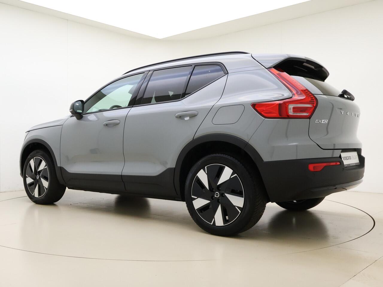 Volvo EX40 Extended Range Core / 360 CAMERA / ADAPT. CRUISE / BLIS / GETINT GLAS / STOELVERWARMING /