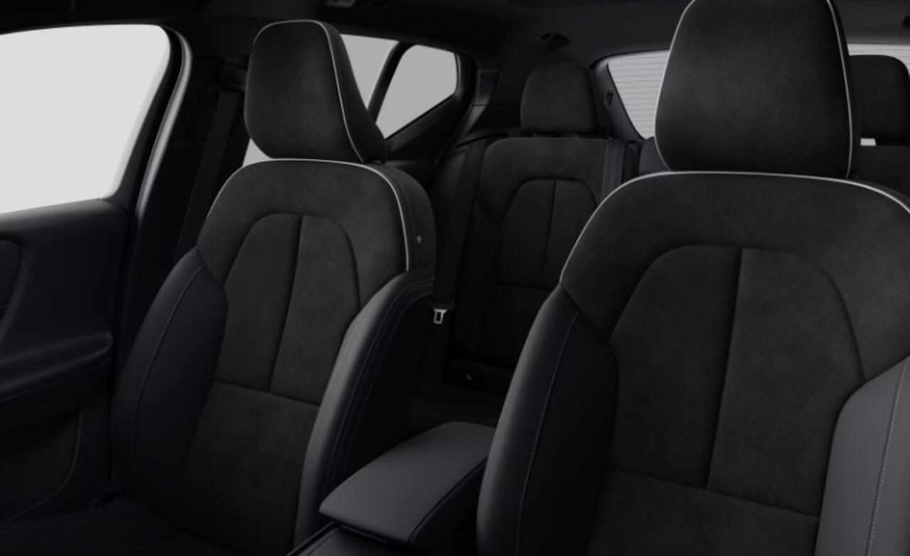 Volvo EX40 252PK Automaat Single Motor Extended Range Plus Panoramadak / Apple Carplay / Android Auto / Harman kardon audio / Adaptive cruise control / Pilot assist / Lichtmetalen velgen /