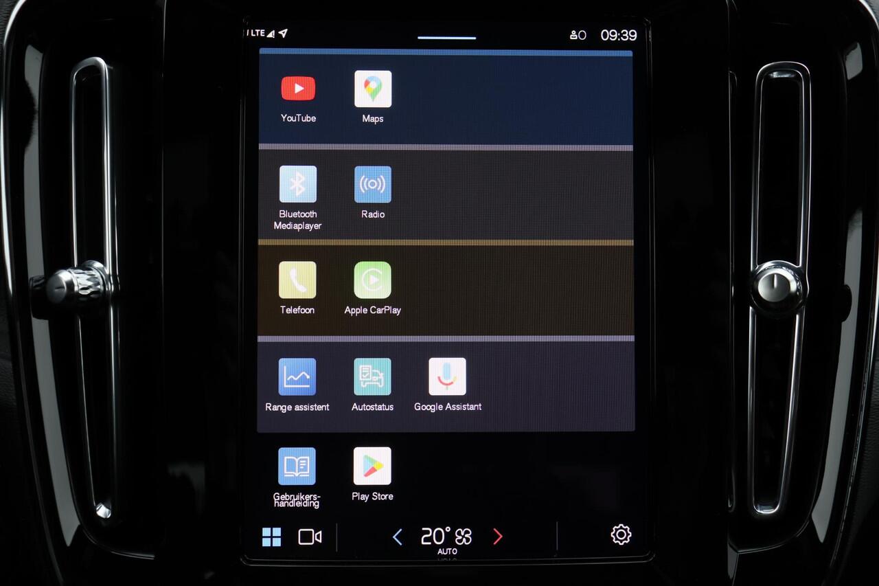 Volvo EX40 Single Motor Core 70 kWh - Parkeercamera achter - Parkeersensoren voor & achter - Luxe lederen bekleding - Cruise control - Zwart Dak - Apple Carplay - Elektr. inklapbare trekhaak - 21' LMV - Fiscale waarde ¤ 48.800,-