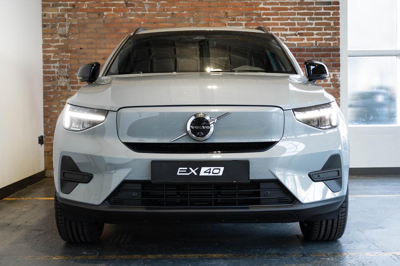 Volvo EX40 Single Motor Extended Range Business Edition | Direct Beschikbaar | Stoel/Stuurverwarming | Warmtepomp | Adaptieve Cruise Control | Dodehoekwaarschuwing | 360º Camera | Harman Kardon Premium Audio |