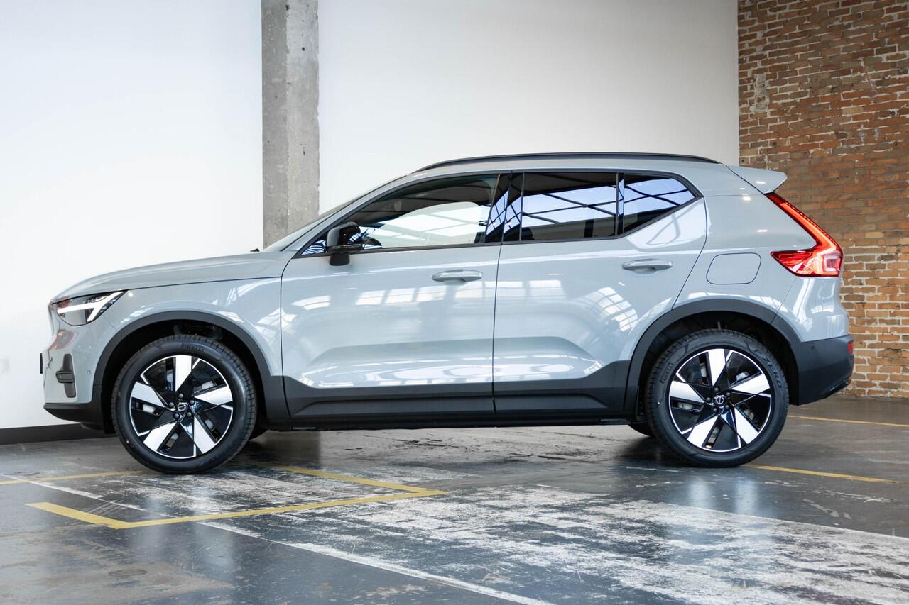 Volvo EX40 Single Motor Extended Range Business Edition | Direct Beschikbaar | Stoel/Stuurverwarming | Warmtepomp | Adaptieve Cruise Control | Dodehoekwaarschuwing | 360º Camera | Harman Kardon Premium Audio |