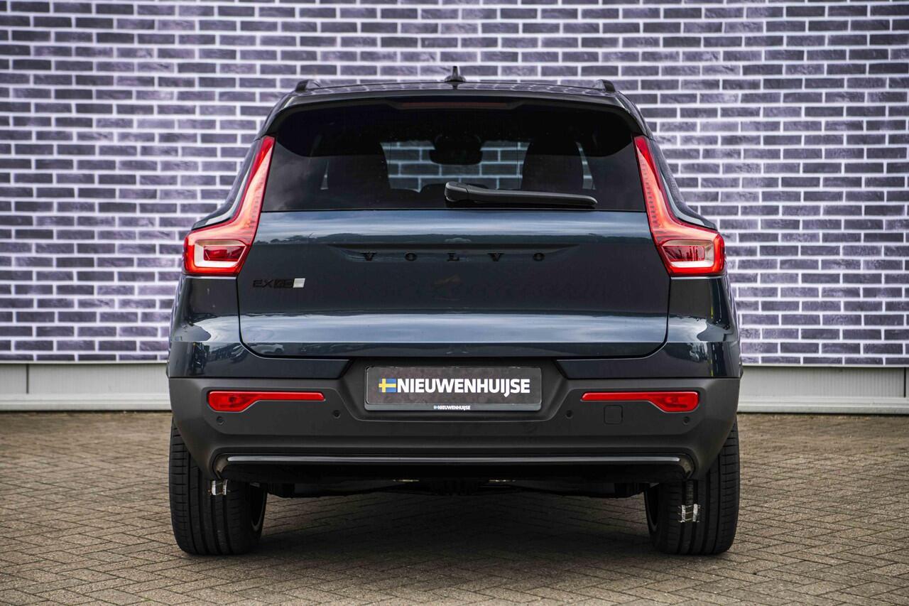 Volvo EX40 Single Motor Extended Range Ultra Black Editon | Europa | Harman Kardon audio | 20" | Schuif-/kanteldak | Getint Glas | Elektrische stoelverstelling | Nubuck bekleding | Adaptive Cruise Control | Dodehoekdetectie |