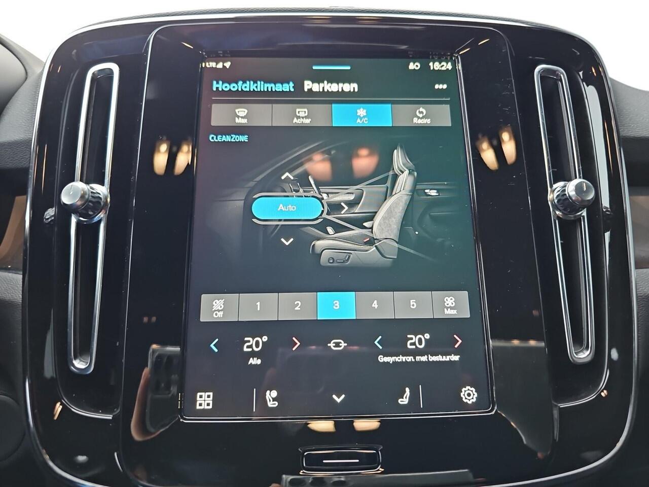 Volvo EX40 Single Motor Extended Range Plus 82 kWh | Stoelverwarming | Extra getint glas | Nubuck interieur | Achteruitrijcamera |