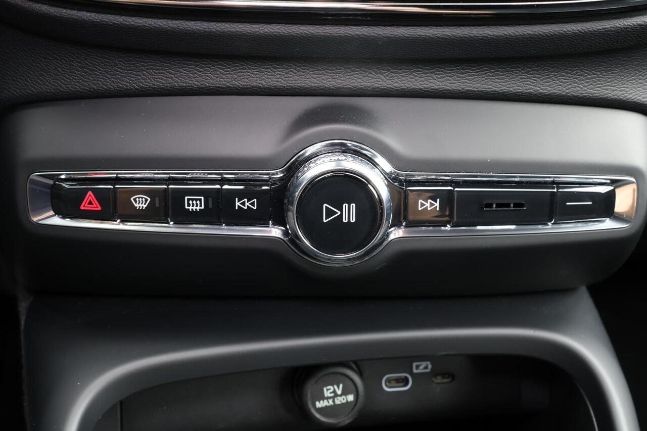 Volvo EX40 Single Motor Extended Range Core - Adaptive Cruise Control - Google Infotainment - Parkeercamera achter - Parkeersensoren voor & achter - Apple Carplay / Android Auto - 19' LMV