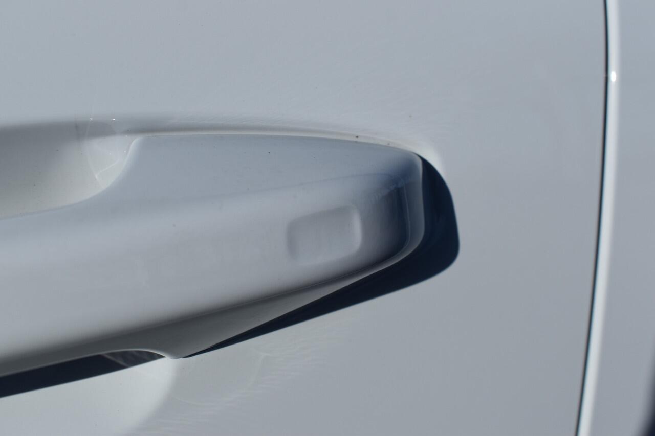 Volvo EX40 Extended Range 252PK Plus 82KWH | 3000,- voorraadkorting | Visual park assist | Extra getint glas achter | Climate pack