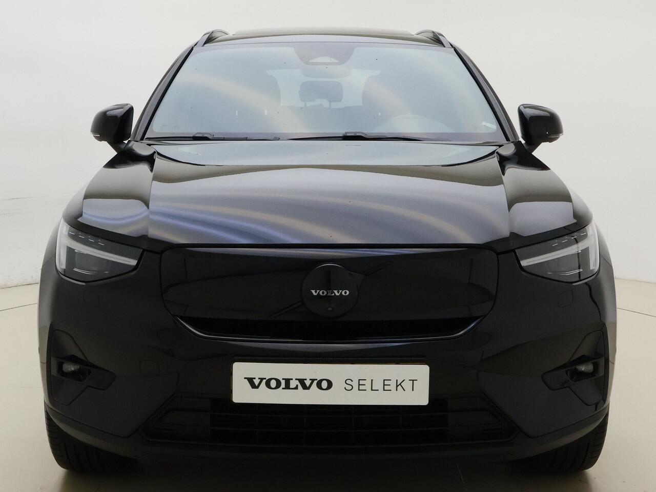 Volvo EX40 Extended Range Ultra Black Edition / Pixel Koplampen / 360 Camera / Nubuck / H&K Audio / 20'' / Stoel + Stuurw. Verwarming / Panoramadak / Elektr. Achterklep /