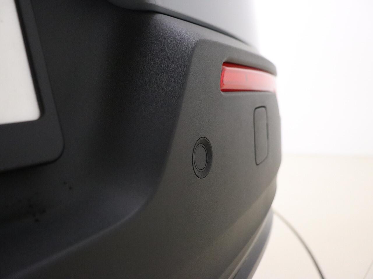 Volvo EX40 Extended Range Business Ed. / ¤ 5400,- voorraadkorting / NIEUW / DIRECT LEVERBAAR / 360 CAMERA / ADAPT. CRUISE / BLIS / GETINT GLAS / ALL SEASON / STOELVERWARMING /