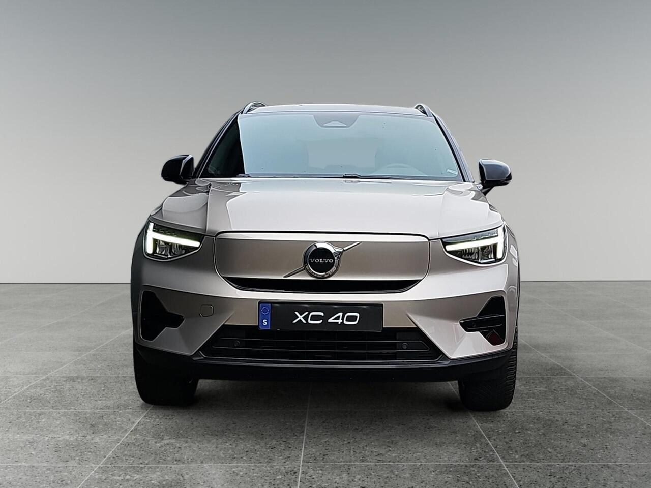 Volvo EX40 Single Motor Extended Range Plus 82 kWh | Stoelverwarming | Extra getint glas | Nubuck interieur | Achteruitrijcamera |