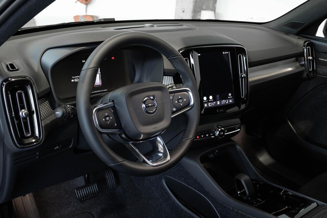 Volvo EX40 Single Motor Extended Range Business Edition | Direct Beschikbaar | Stoel/Stuurverwarming | Warmtepomp | Adaptieve Cruise Control | Dodehoekwaarschuwing | 360º Camera | Harman Kardon Premium Audio |