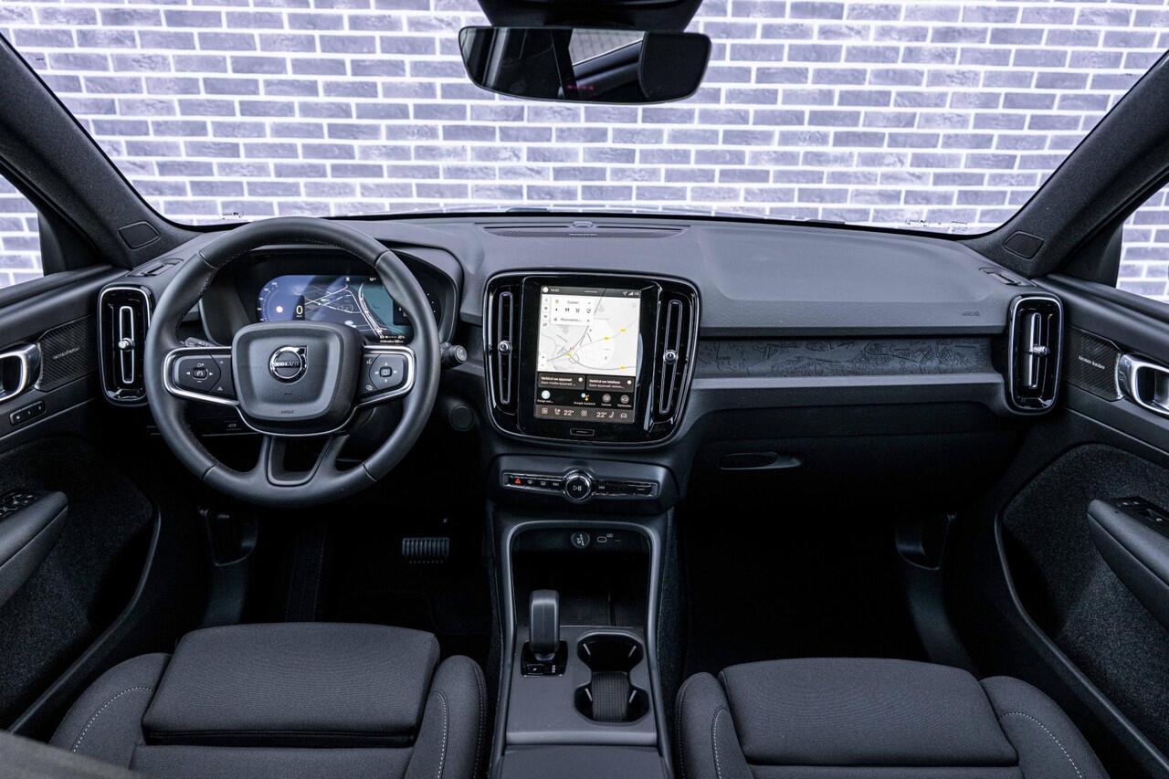 Volvo EX40 Single Motor Extended Range Plus Black Edition Europa | Harman/Kardon | Power Seats | BLIS | Adaptive Cruise Control | Stoelverwarming voor & achter | Stuurverwarming | Warmtepomp | Getint Glas |