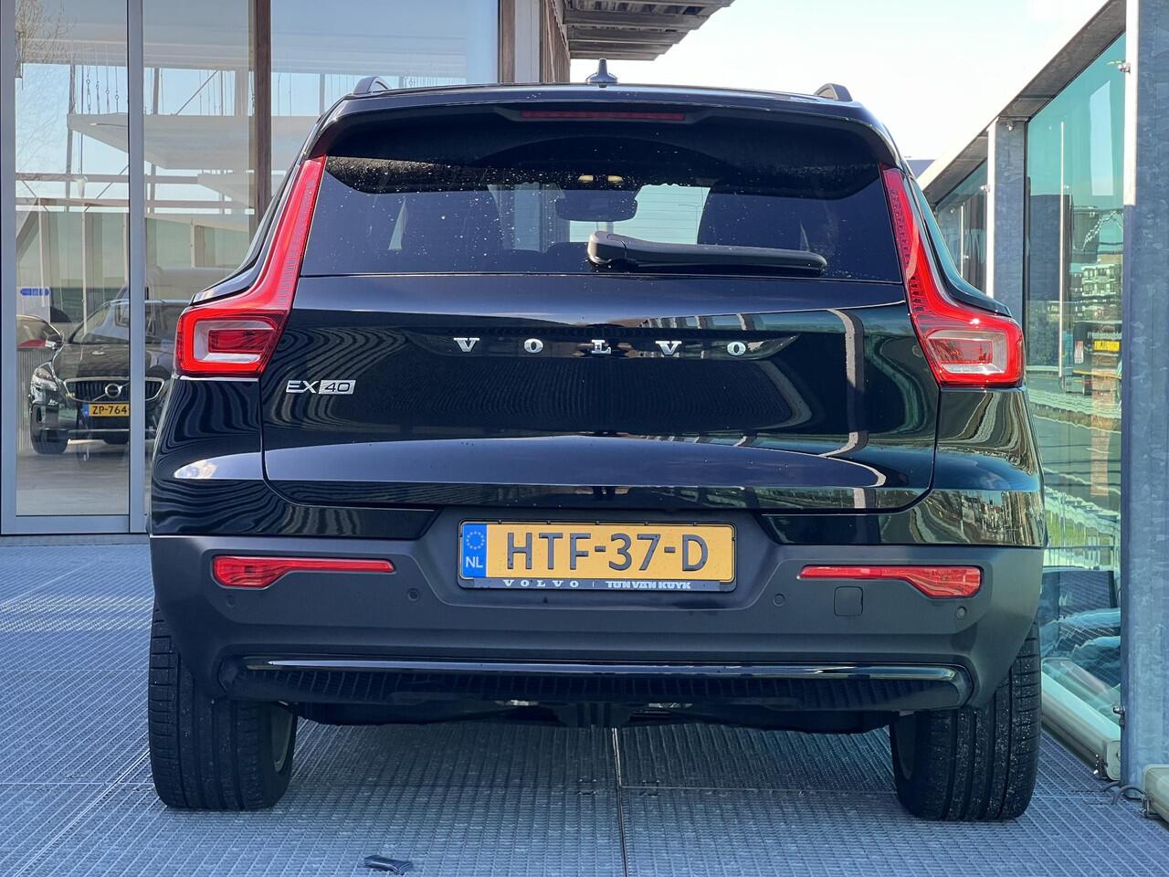 Volvo EX40 Single Motor Extended Range Business Ed. 82 kWh Parkeer camera, Verwarmde stoelen voor, Verwarmd stuurwiel, Extra getint glas, Trekhaak semi elektrisch