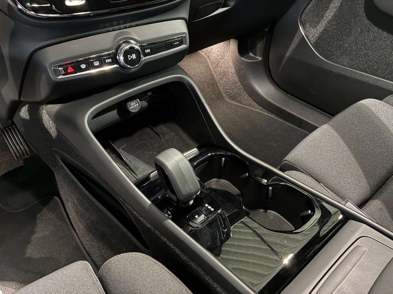 Volvo EX40 Recharge -NIEUW- fiscaal voordeel '25 - Plus Single Motor 238pk